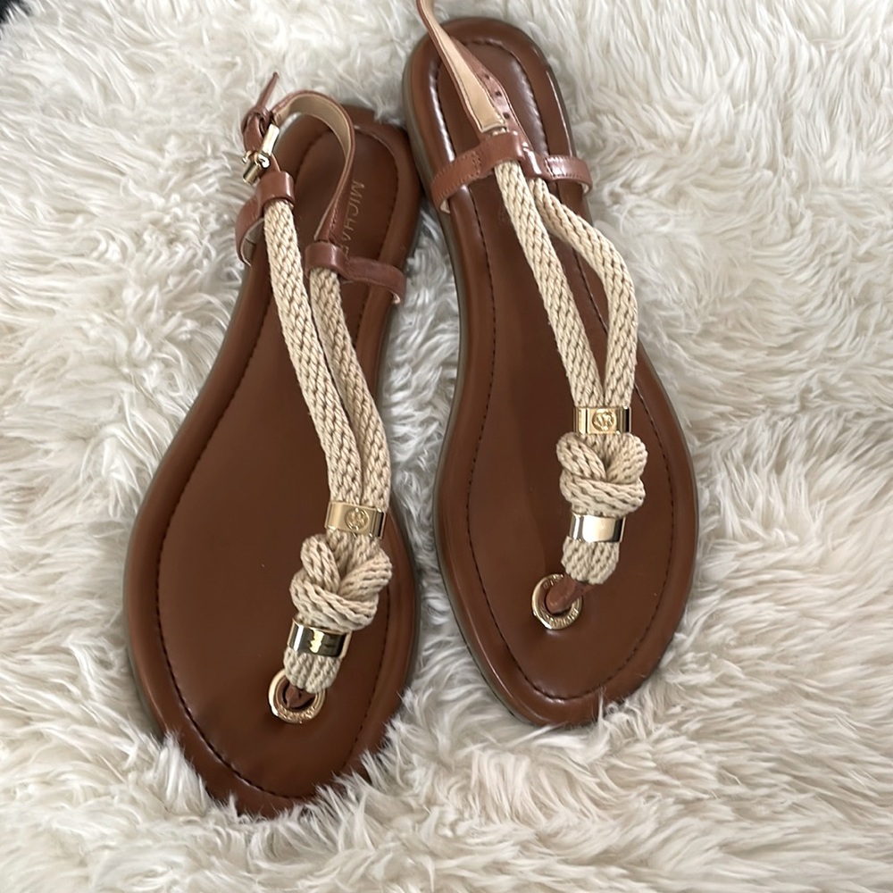 New MK sandals sz8